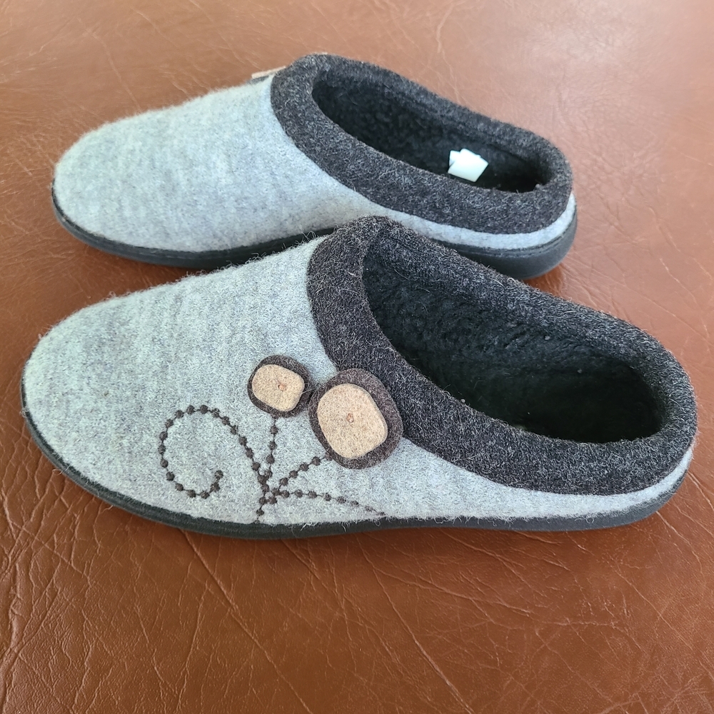 Acorn Gray‎ and Black Slippers with Floral Accent